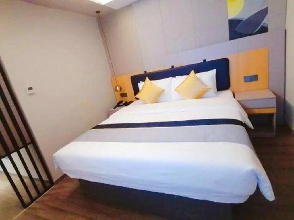 Home Inn Kunming Baita Road Zewnętrze zdjęcie