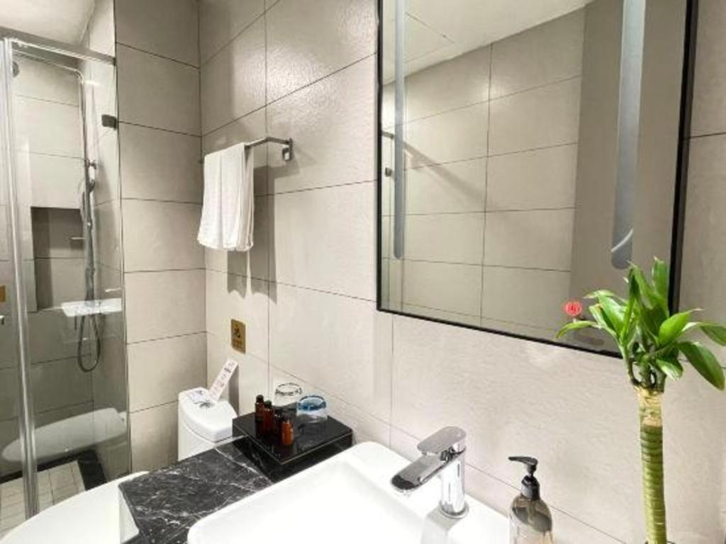 Home Inn Kunming Baita Road Zewnętrze zdjęcie