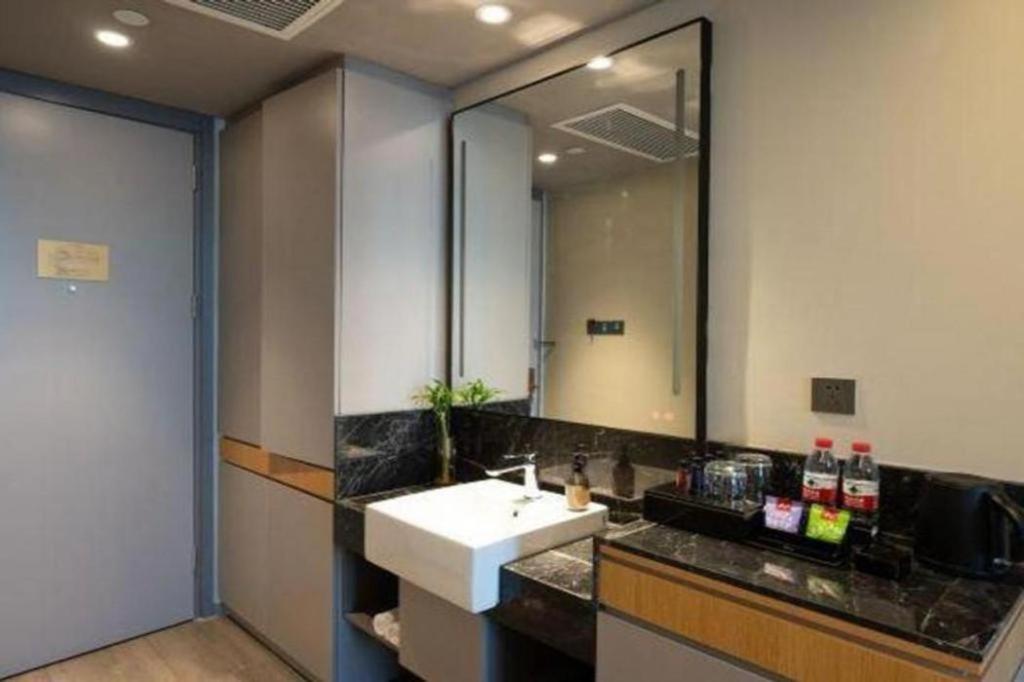 Home Inn Kunming Baita Road Zewnętrze zdjęcie